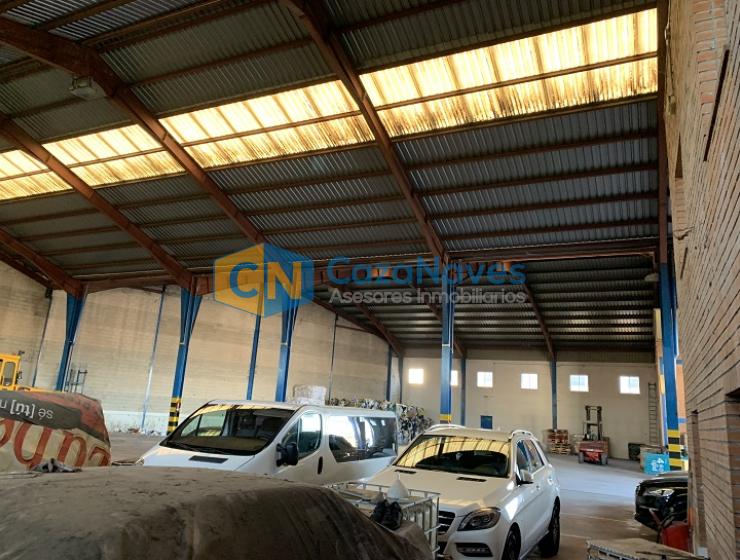 VENTA DE NAVE INDUSTRIAL CON AMPLIA PARCELA LIBRE