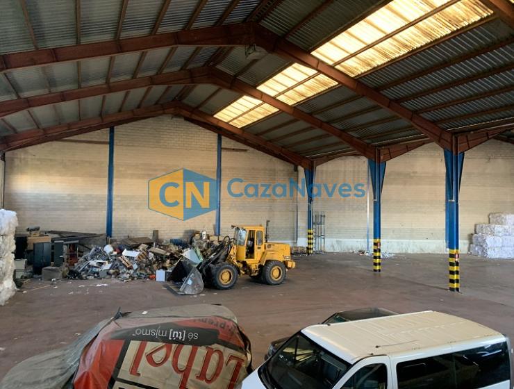 VENTA DE NAVE INDUSTRIAL CON AMPLIA PARCELA LIBRE