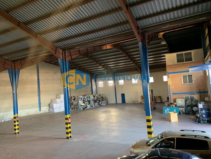 VENTA DE NAVE INDUSTRIAL CON AMPLIA PARCELA LIBRE