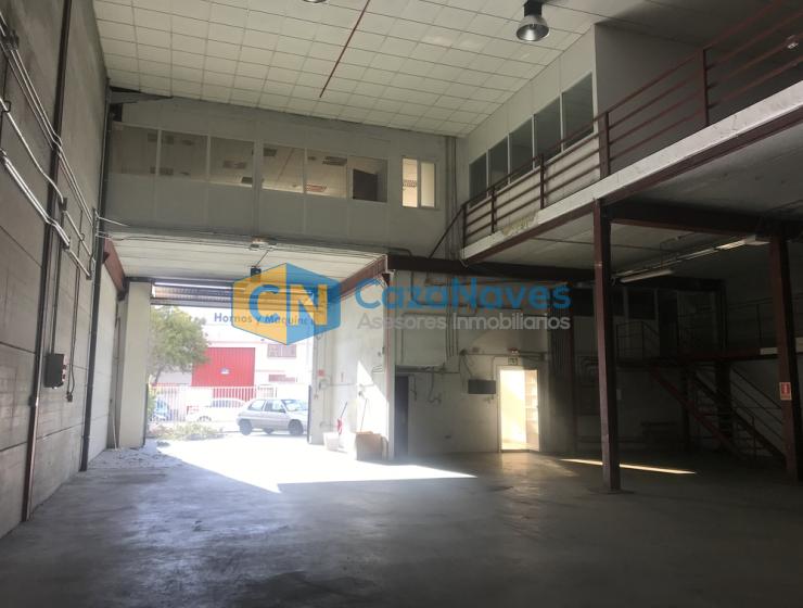 NAVE CON BUENAS OFICINAS