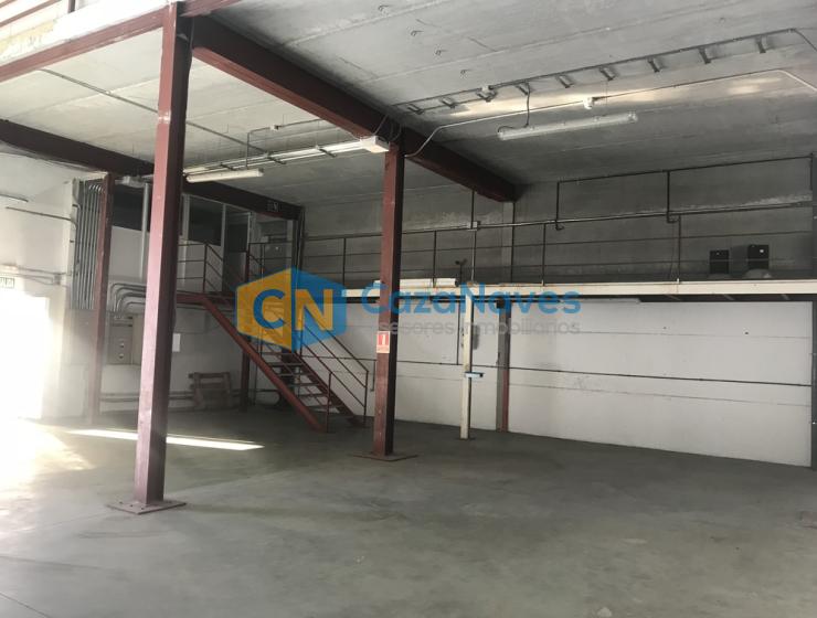 NAVE CON BUENAS OFICINAS