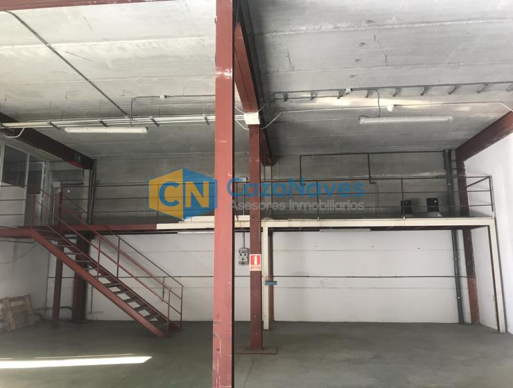 NAVE CON BUENAS OFICINAS