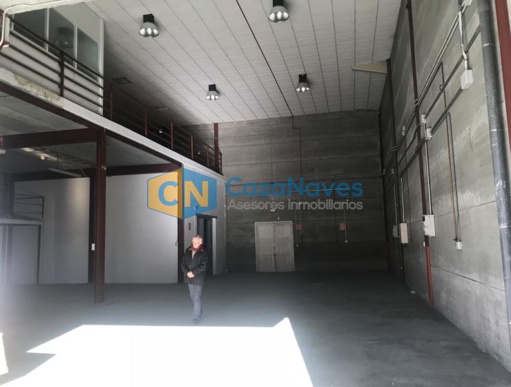 NAVE CON BUENAS OFICINAS