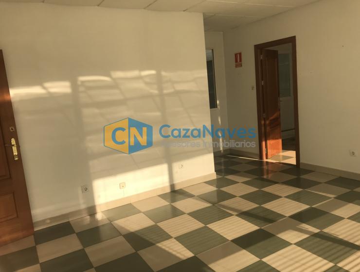 NAVE CON BUENAS OFICINAS