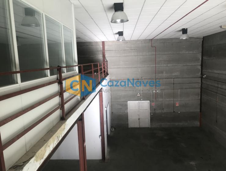 NAVE CON BUENAS OFICINAS