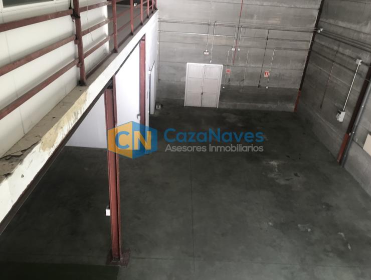 NAVE CON BUENAS OFICINAS