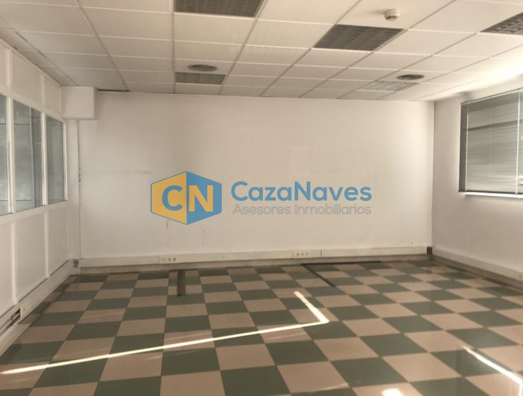 NAVE CON BUENAS OFICINAS