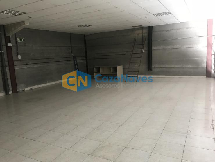 NAVE CON BUENAS OFICINAS