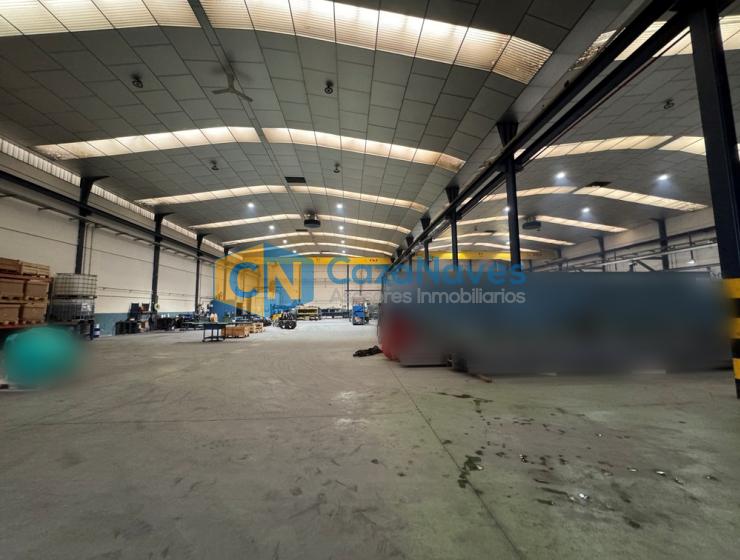 NAVE EN ALQUILER CON 2 PUENTE GRÚA