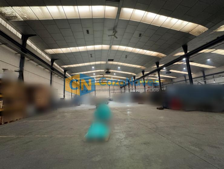 NAVE EN ALQUILER CON 2 PUENTE GRÚA