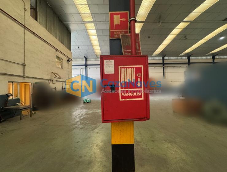 NAVE EN ALQUILER CON 2 PUENTE GRÚA