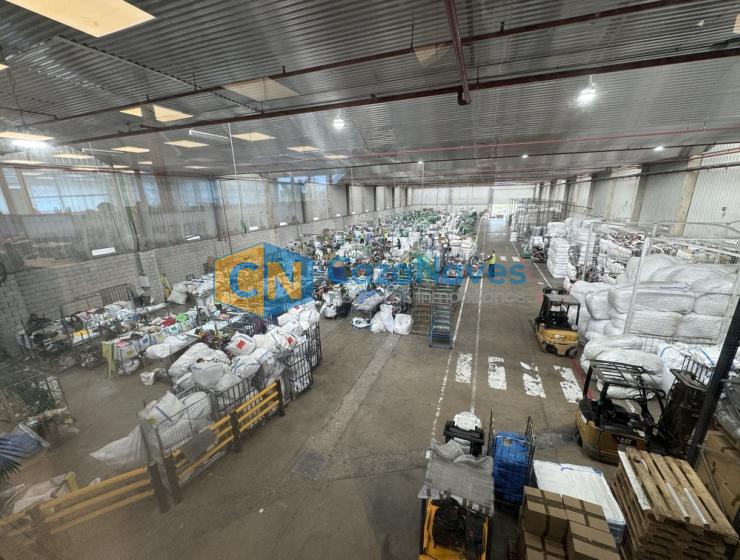 NAVE EN ALQUILER CON MUELLES DE CARGA EN LEGANÉS