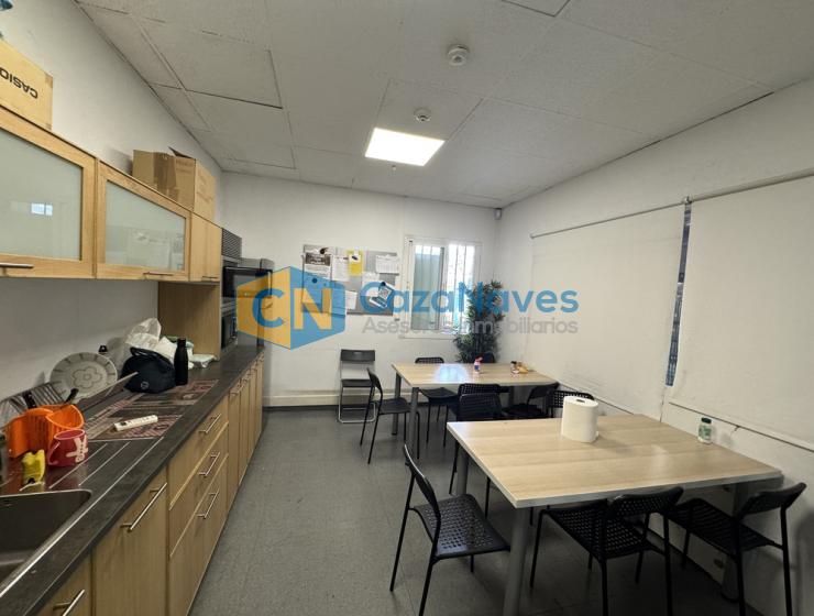 NAVE EN ALQUILER CON MUELLES DE CARGA EN LEGANÉS