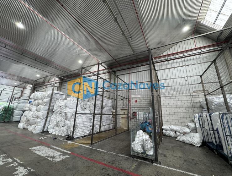 NAVE EN ALQUILER CON MUELLES DE CARGA EN LEGANÉS