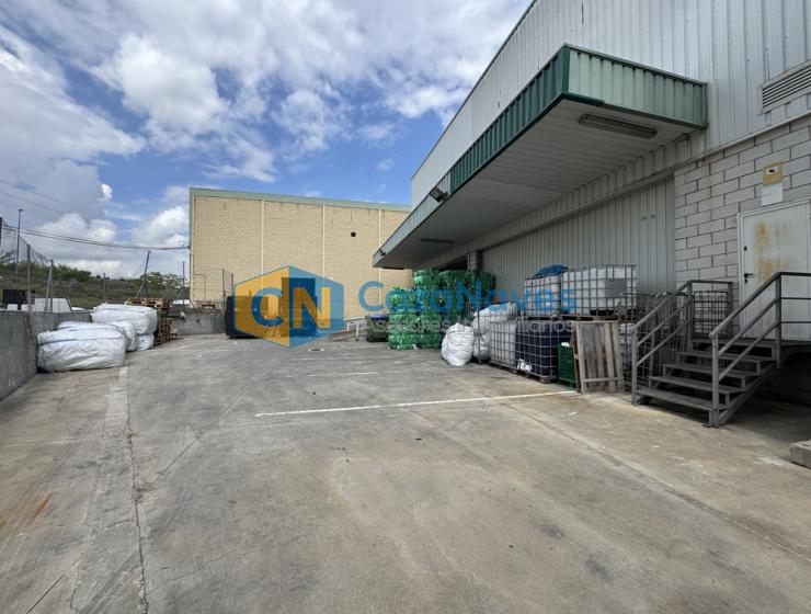 NAVE EN ALQUILER CON MUELLES DE CARGA EN LEGANÉS
