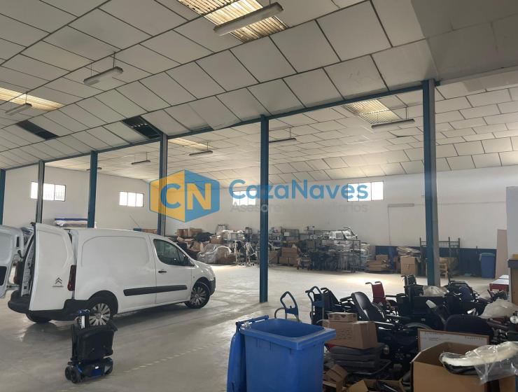 VENTA DE DOS NAVES UNIDAS