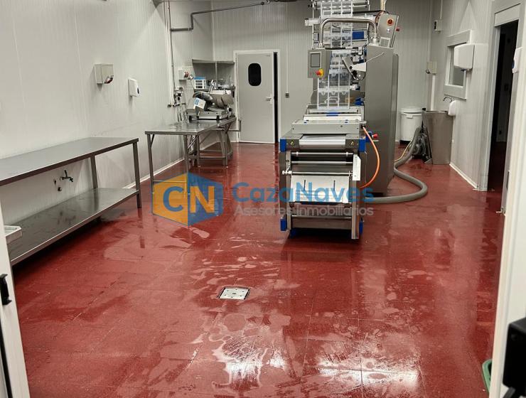 NAVE REFRIGERADA EN VENTA